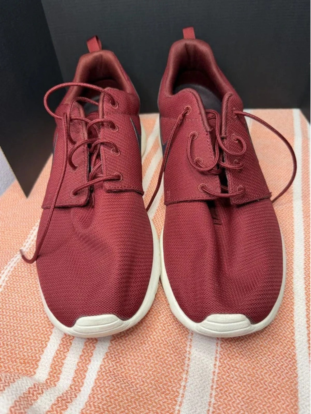 #852 Nike Burgundy Red Low Top Athletic Sneakers - Men's Size 12